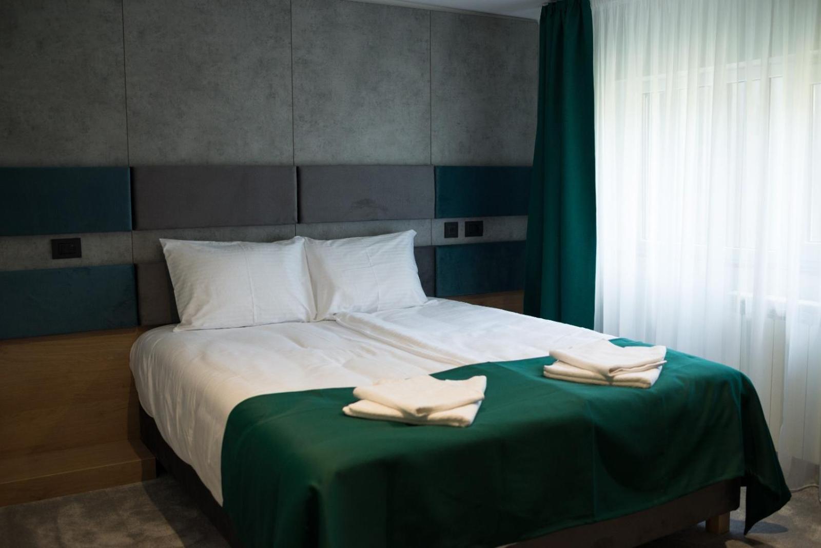 Hotel Plutitor Lebada Bicaz Eksteriør billede